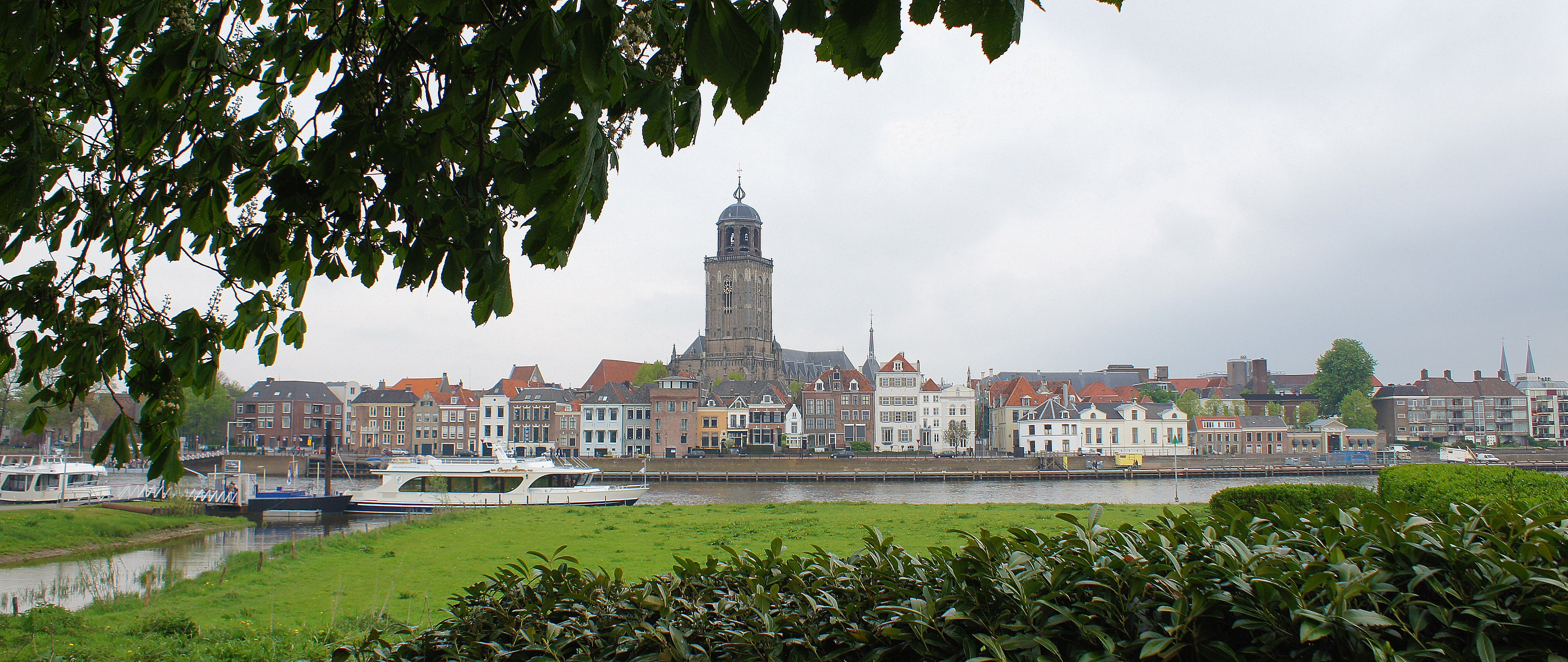 Historisch centrum van Deventer met de Lebuïnuskerk