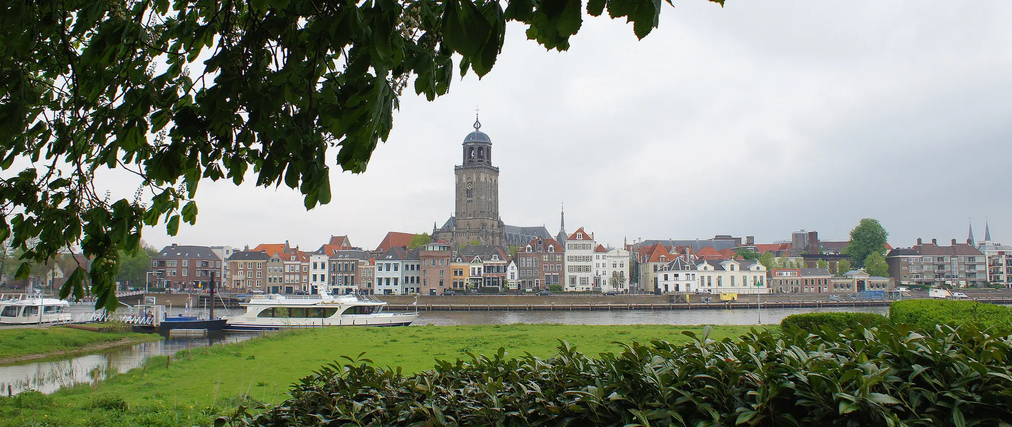 Historisch centrum van Deventer met de Lebuïnuskerk